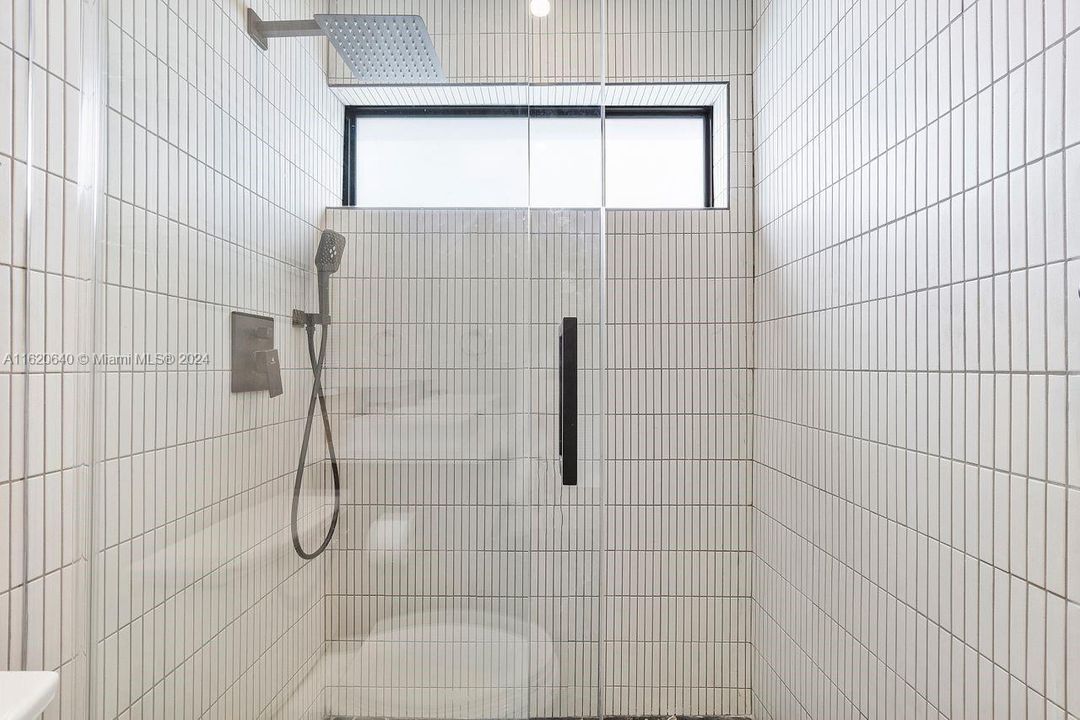 Recently Rented: $5,600 (4 beds, 3 baths, 1726 Square Feet)