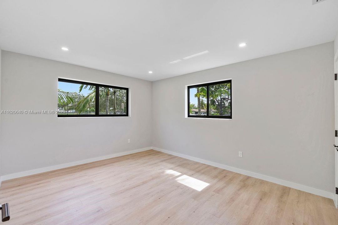 Recently Rented: $5,600 (4 beds, 3 baths, 1726 Square Feet)