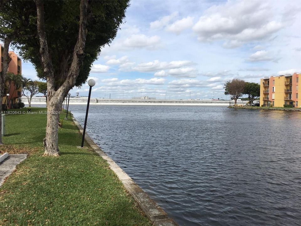 Recently Rented: $2,450 (2 beds, 2 baths, 789 Square Feet)