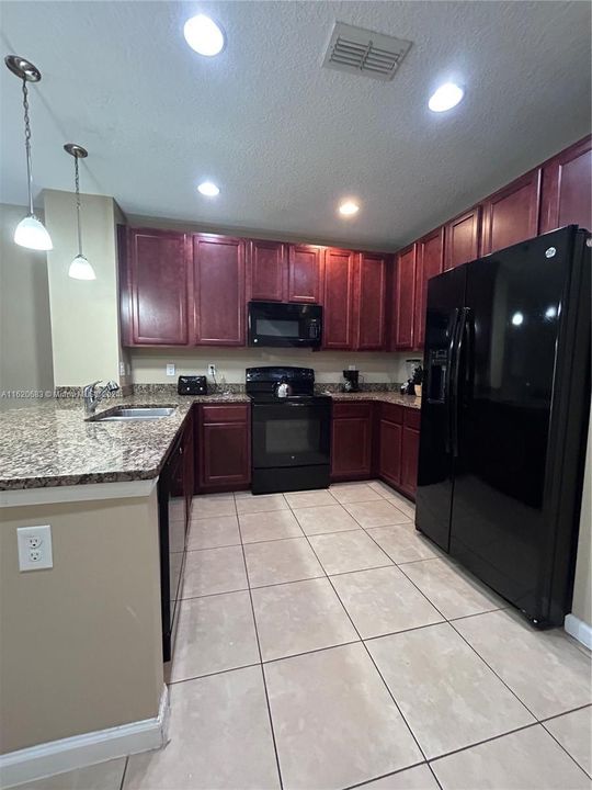 For Rent: $2,000 (3 beds, 2 baths, 0 Square Feet)