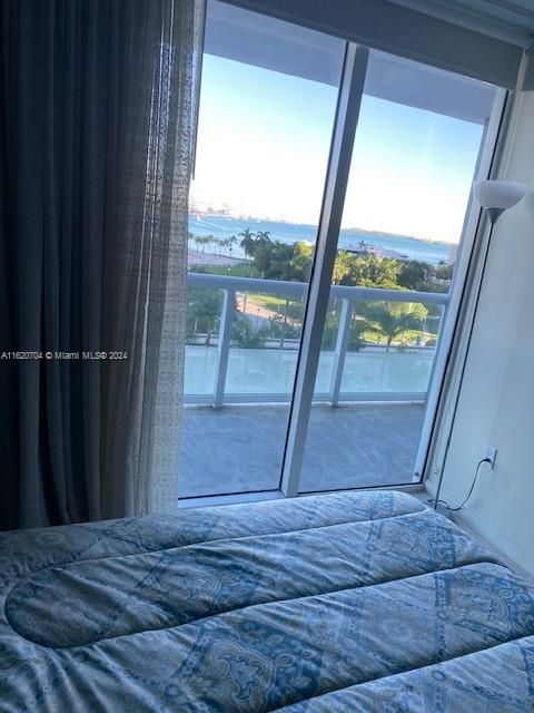 Recently Rented: $2,300 (0 beds, 1 baths, 443 Square Feet)