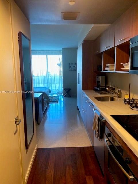 Recently Rented: $2,300 (0 beds, 1 baths, 443 Square Feet)