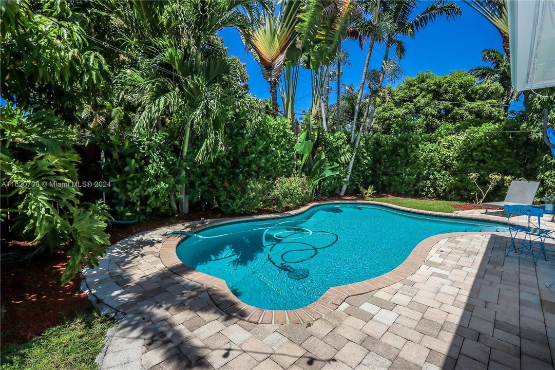 Recently Sold: $699,000 (3 beds, 2 baths, 1585 Square Feet)