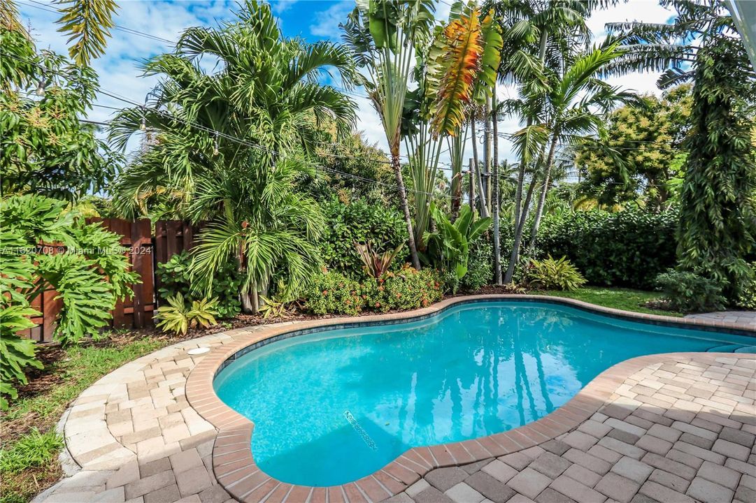 Recently Sold: $699,000 (3 beds, 2 baths, 1585 Square Feet)