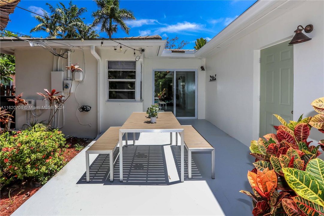 Recently Sold: $699,000 (3 beds, 2 baths, 1585 Square Feet)