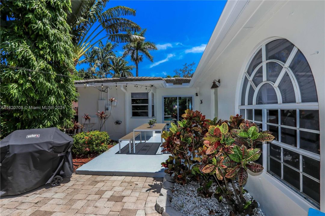 Recently Sold: $699,000 (3 beds, 2 baths, 1585 Square Feet)