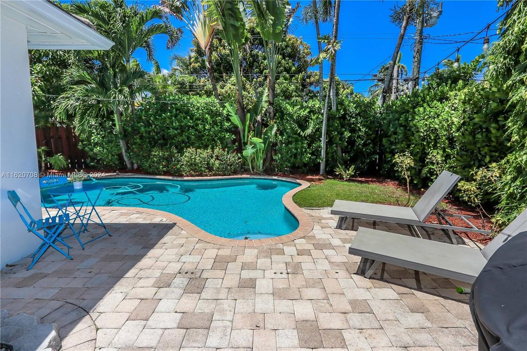 Recently Sold: $699,000 (3 beds, 2 baths, 1585 Square Feet)