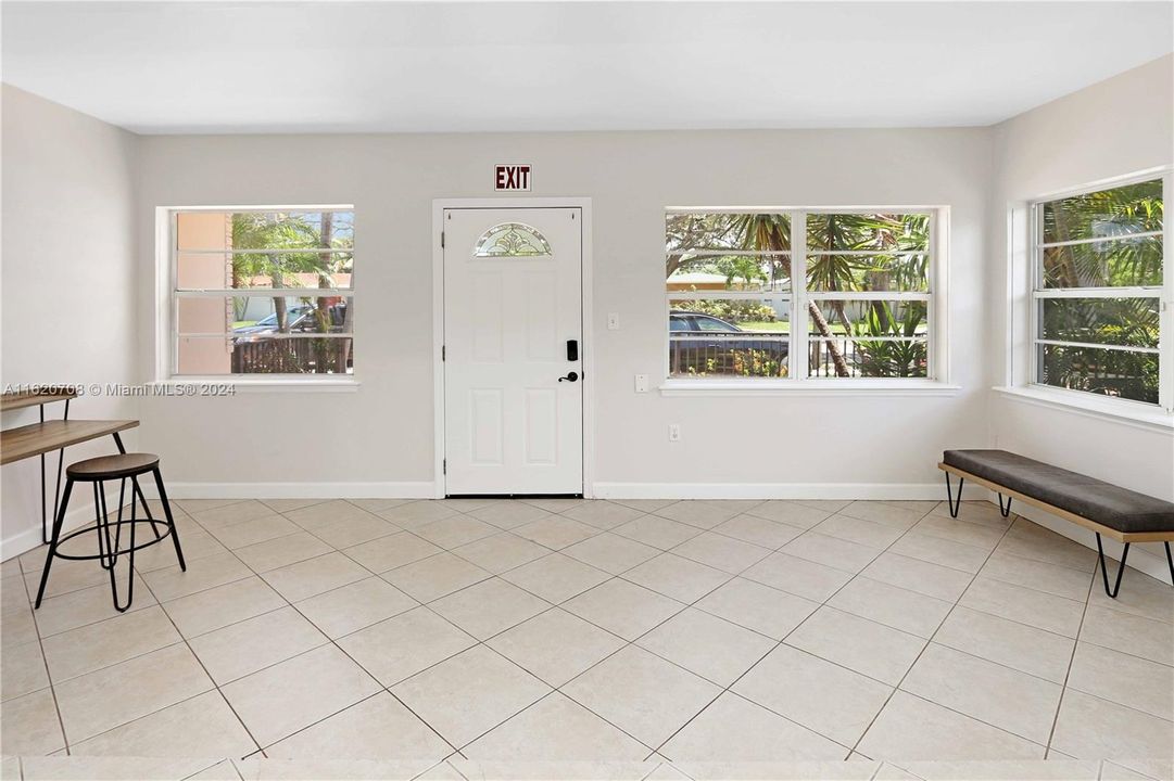 Recently Sold: $699,000 (3 beds, 2 baths, 1585 Square Feet)