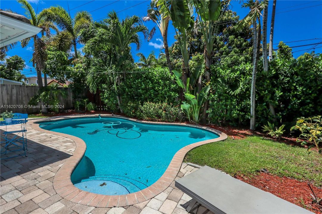 Recently Sold: $699,000 (3 beds, 2 baths, 1585 Square Feet)