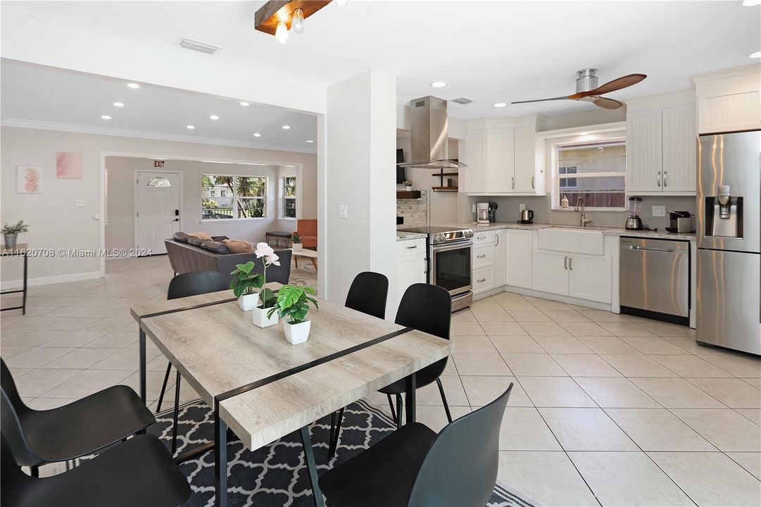 Recently Sold: $699,000 (3 beds, 2 baths, 1585 Square Feet)