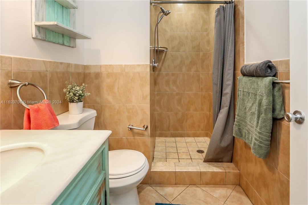 Recently Sold: $699,000 (3 beds, 2 baths, 1585 Square Feet)