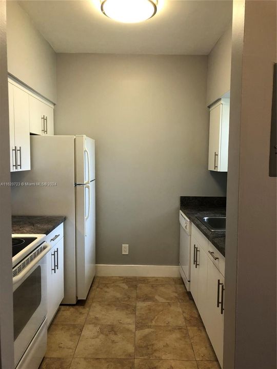 For Rent: $1,800 (1 beds, 1 baths, 605 Square Feet)