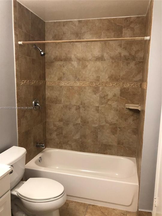 For Rent: $1,800 (1 beds, 1 baths, 605 Square Feet)