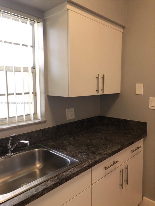 For Rent: $1,800 (1 beds, 1 baths, 605 Square Feet)