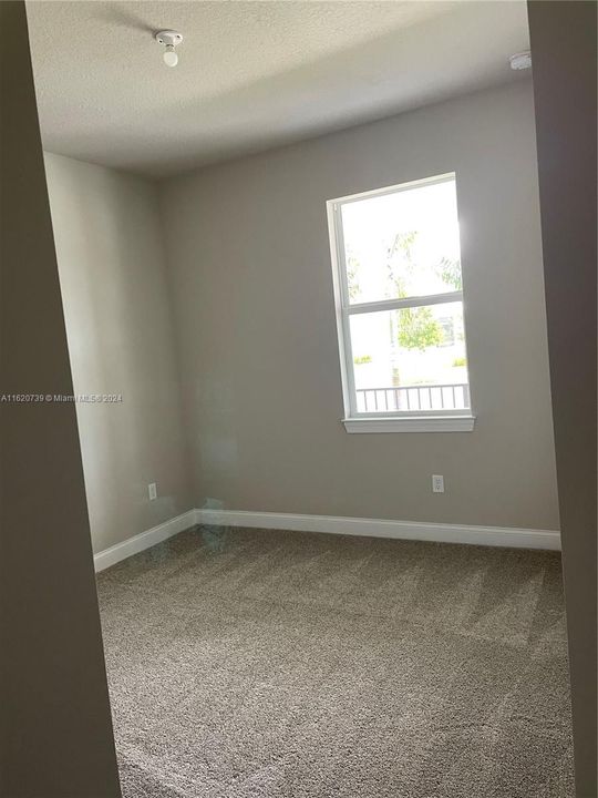 For Rent: $2,990 (4 beds, 2 baths, 1908 Square Feet)