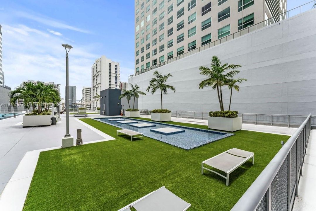 Recently Sold: $440,000 (1 beds, 1 baths, 795 Square Feet)