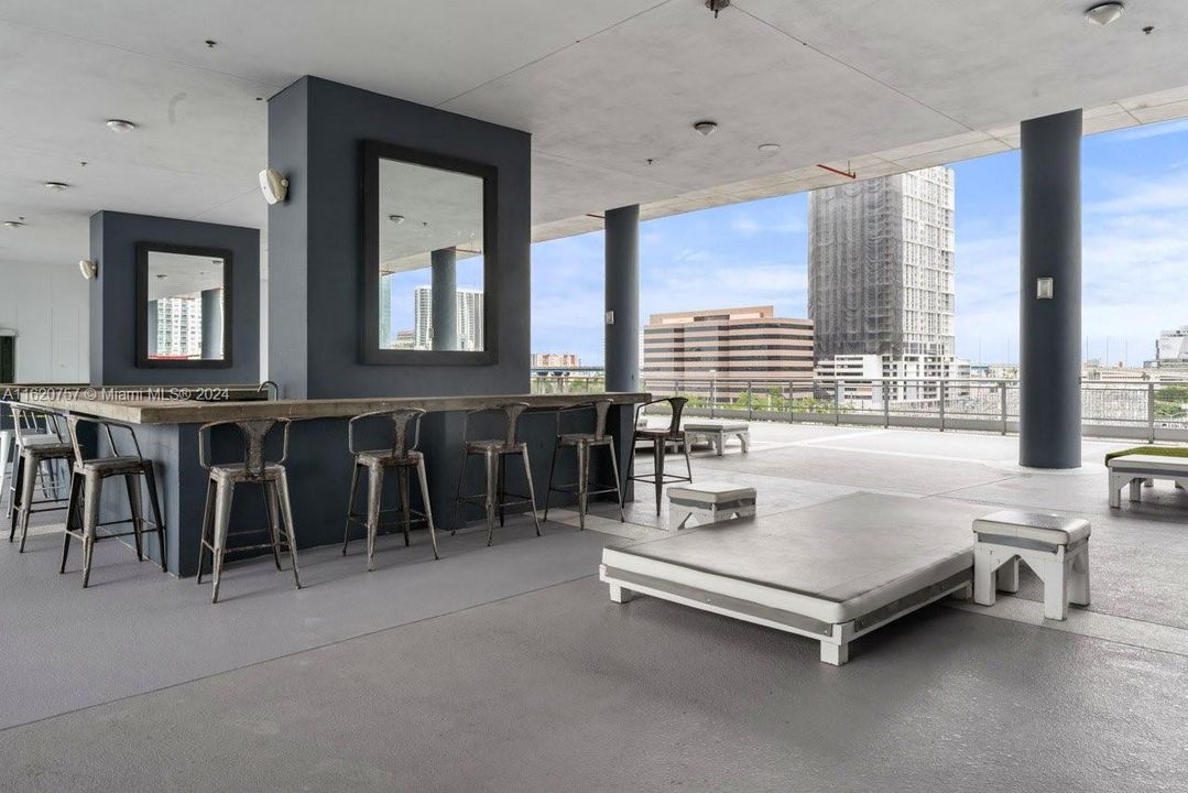 Recently Sold: $440,000 (1 beds, 1 baths, 795 Square Feet)