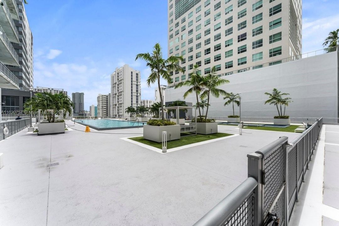 Recently Sold: $440,000 (1 beds, 1 baths, 795 Square Feet)