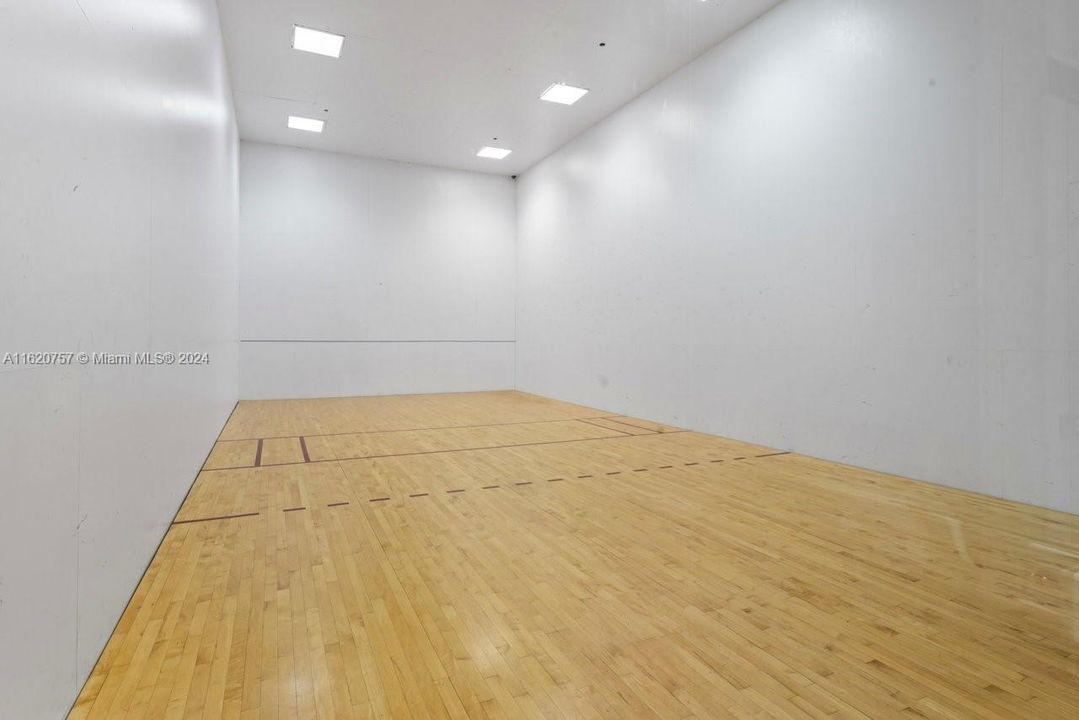 Recently Sold: $440,000 (1 beds, 1 baths, 795 Square Feet)