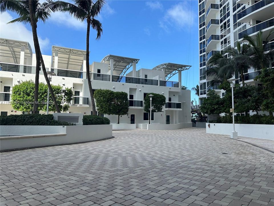 For Sale: $2,000,000 (2 beds, 2 baths, 1437 Square Feet)