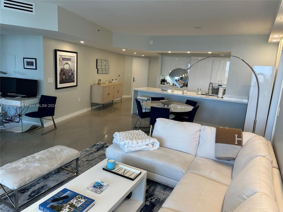 For Sale: $2,000,000 (2 beds, 2 baths, 1437 Square Feet)