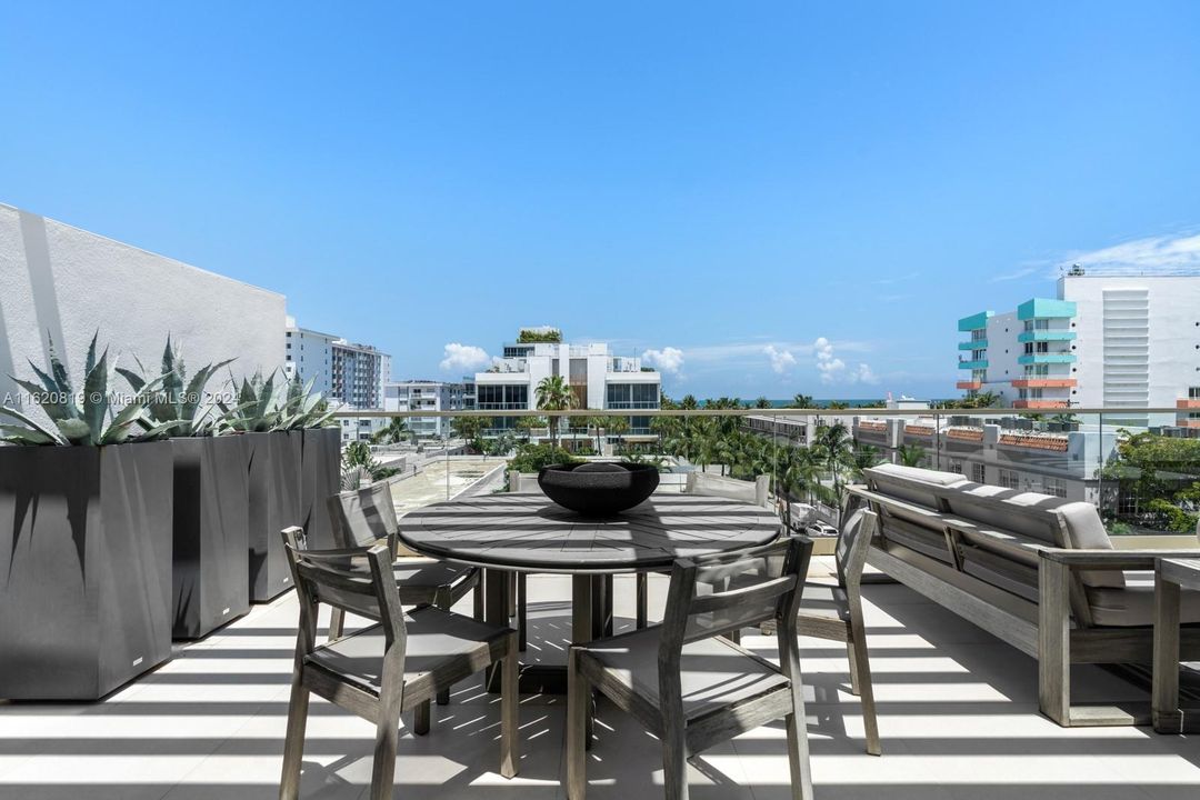 For Sale: $8,975,000 (4 beds, 4 baths, 3705 Square Feet)