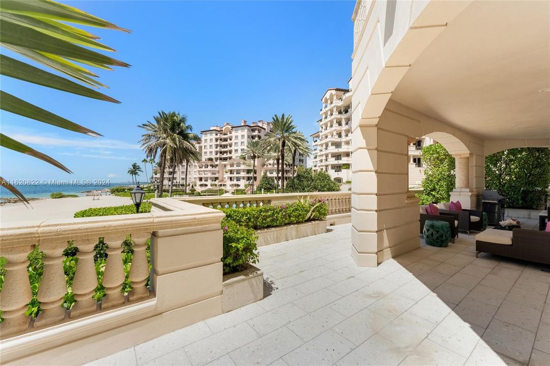 For Sale: $11,900,000 (4 beds, 4 baths, 3550 Square Feet)