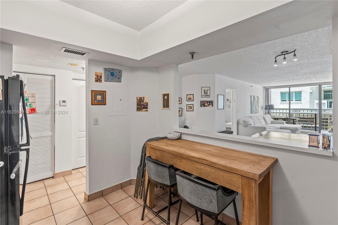 For Sale: $869,000 (2 beds, 2 baths, 1260 Square Feet)