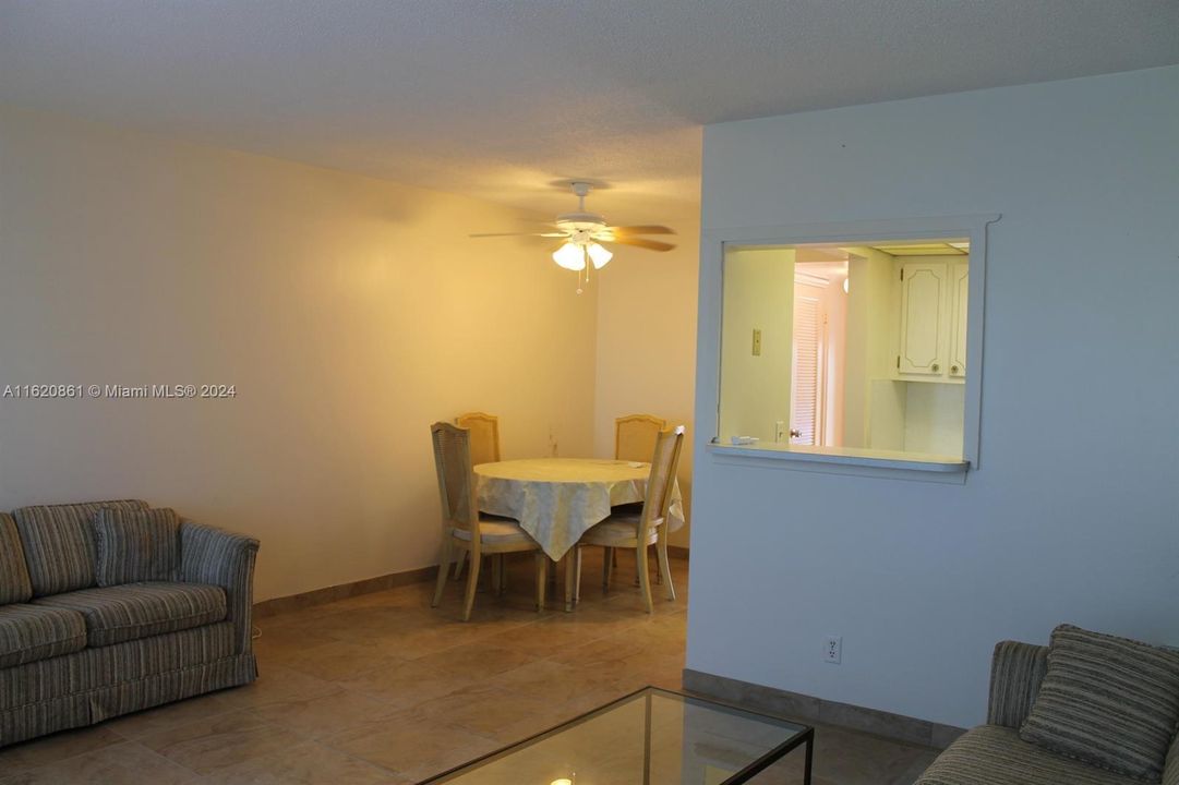 For Rent: $1,450 (1 beds, 1 baths, 570 Square Feet)