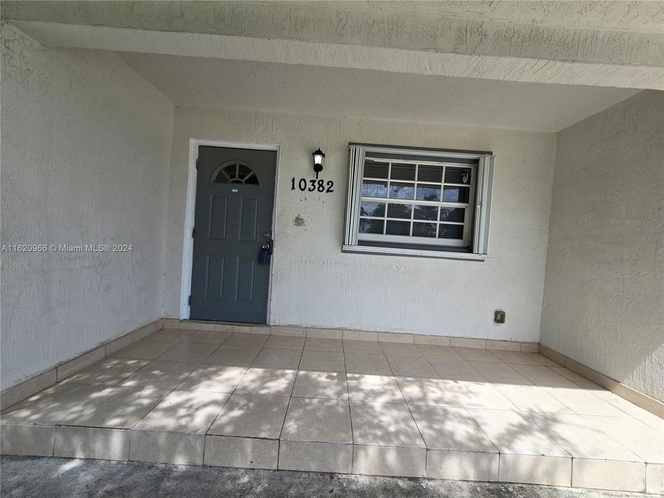 Active With Contract: $3,300 (3 beds, 2 baths, 1400 Square Feet)