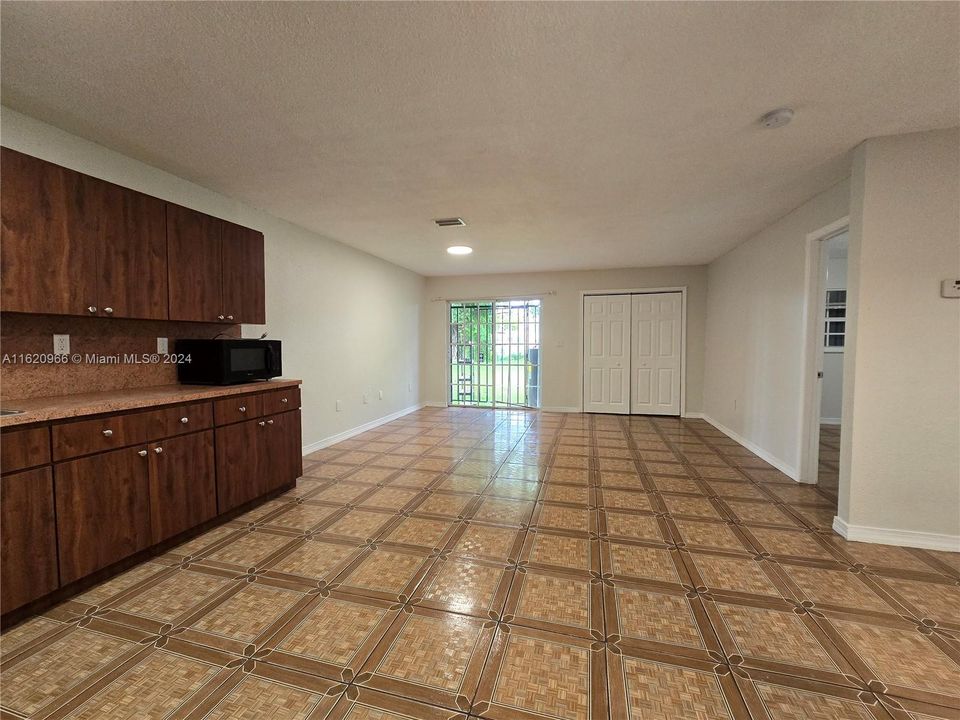 Active With Contract: $3,300 (3 beds, 2 baths, 1400 Square Feet)