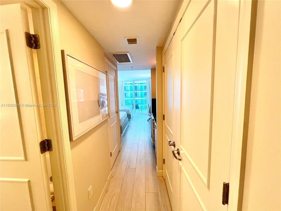 For Sale: $245,000 (1 beds, 1 baths, 533 Square Feet)