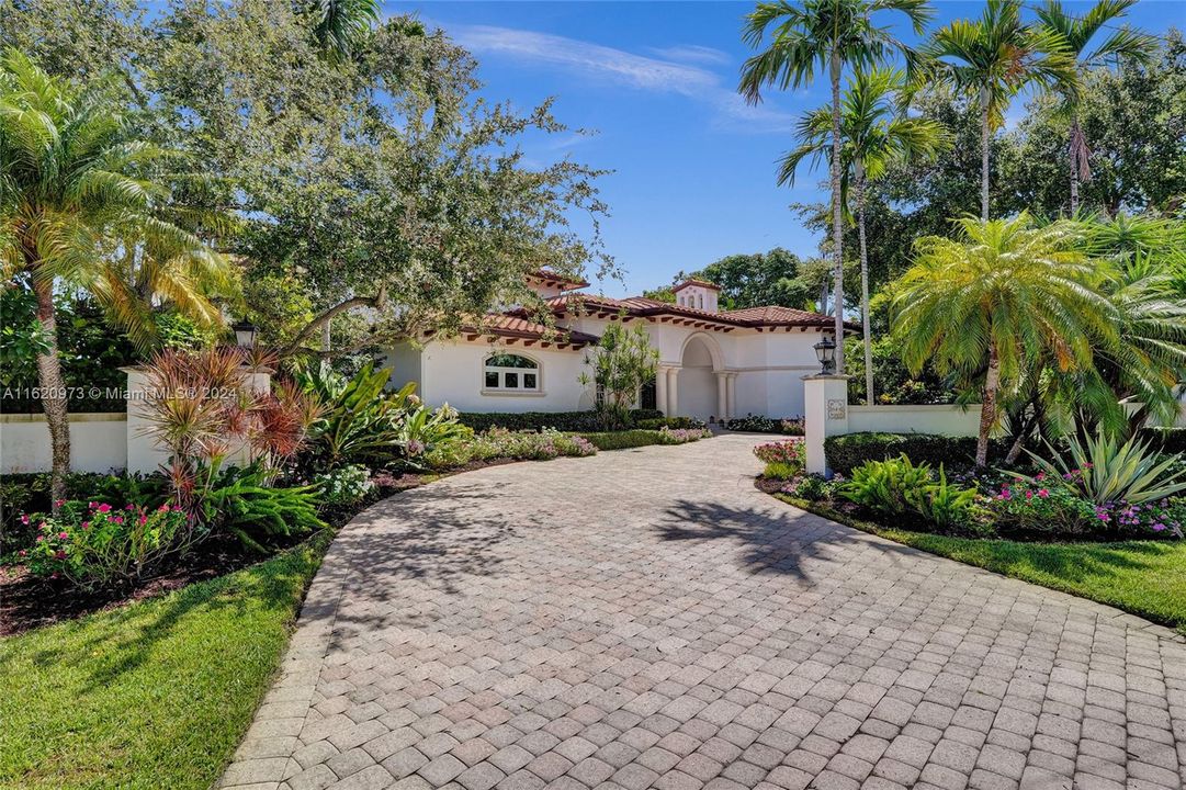 Recently Sold: $3,300,000 (4 beds, 3 baths, 3526 Square Feet)