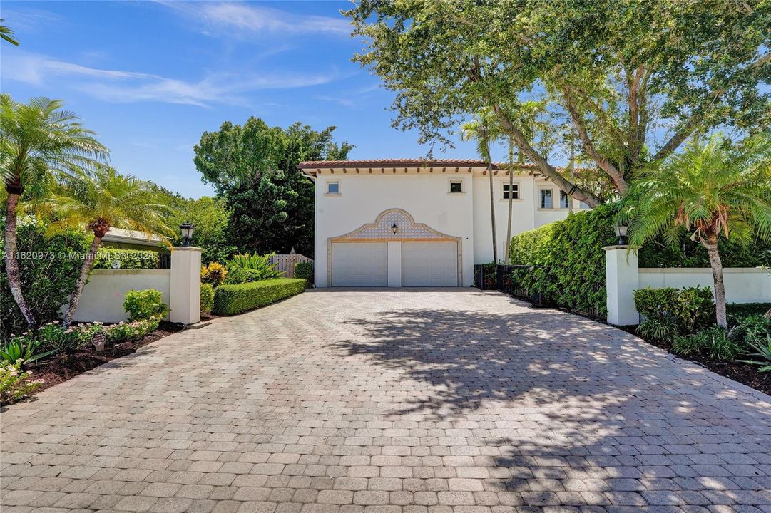 Recently Sold: $3,300,000 (4 beds, 3 baths, 3526 Square Feet)