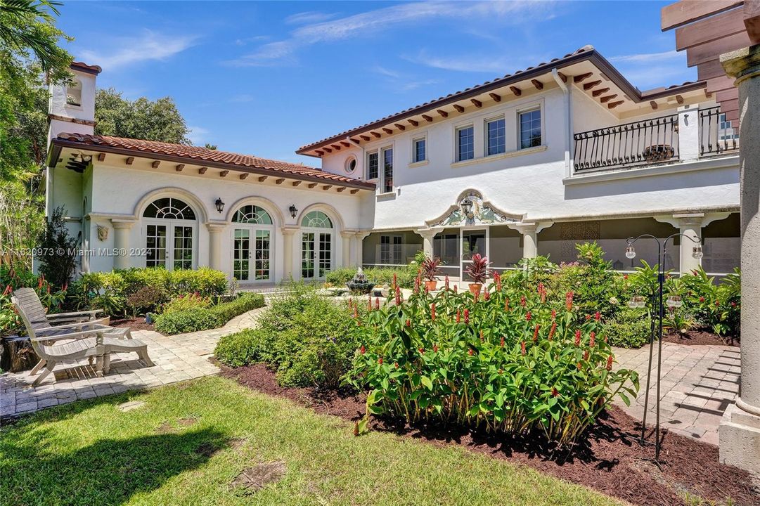 Recently Sold: $3,300,000 (4 beds, 3 baths, 3526 Square Feet)