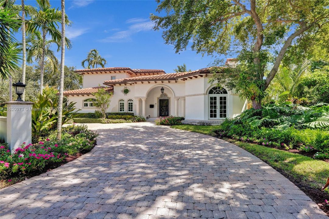 Recently Sold: $3,300,000 (4 beds, 3 baths, 3526 Square Feet)