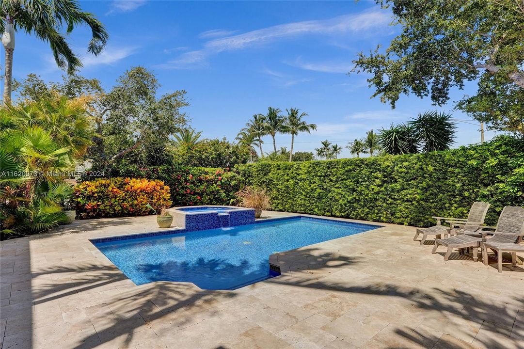 Recently Sold: $3,300,000 (4 beds, 3 baths, 3526 Square Feet)