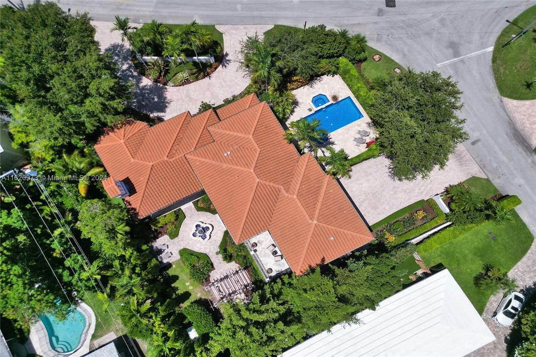 Recently Sold: $3,300,000 (4 beds, 3 baths, 3526 Square Feet)