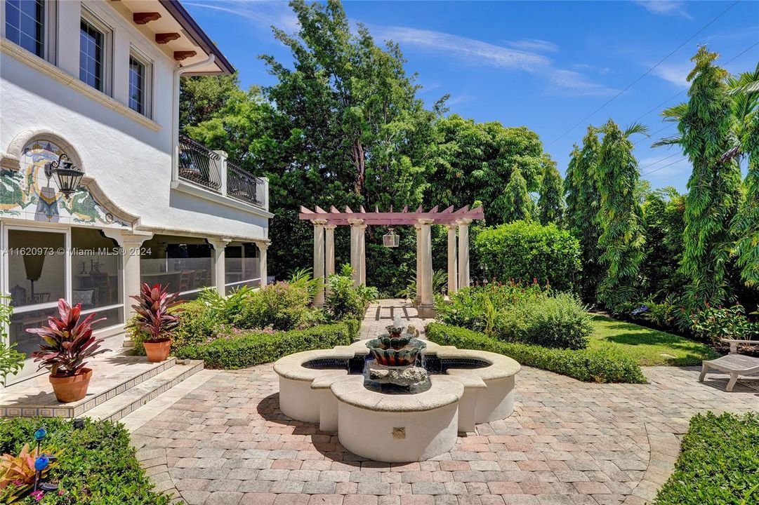 Recently Sold: $3,300,000 (4 beds, 3 baths, 3526 Square Feet)