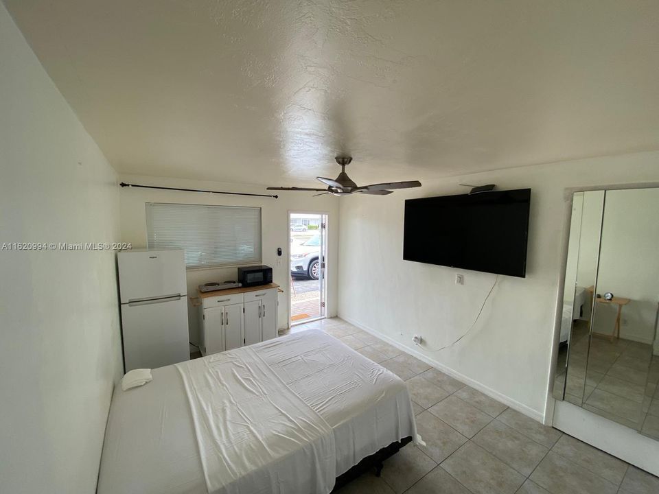 Recently Rented: $1,000 (0 beds, 1 baths, 960 Square Feet)