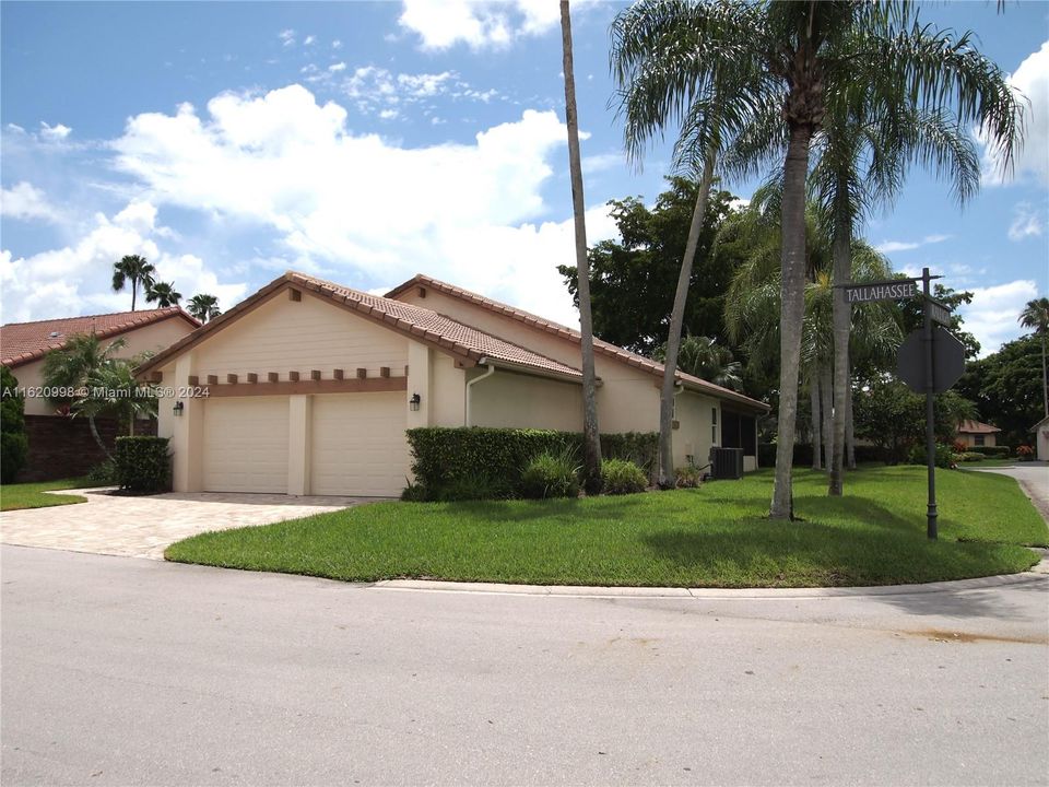 Active With Contract: $4,000 (3 beds, 2 baths, 1547 Square Feet)