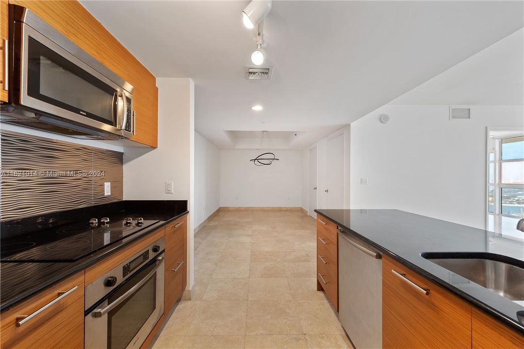 En Venta: $799,000 (2 camas, 2 baños, 1322 Pies cuadrados)