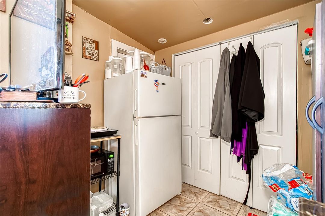 For Sale: $600,000 (3 beds, 2 baths, 1258 Square Feet)