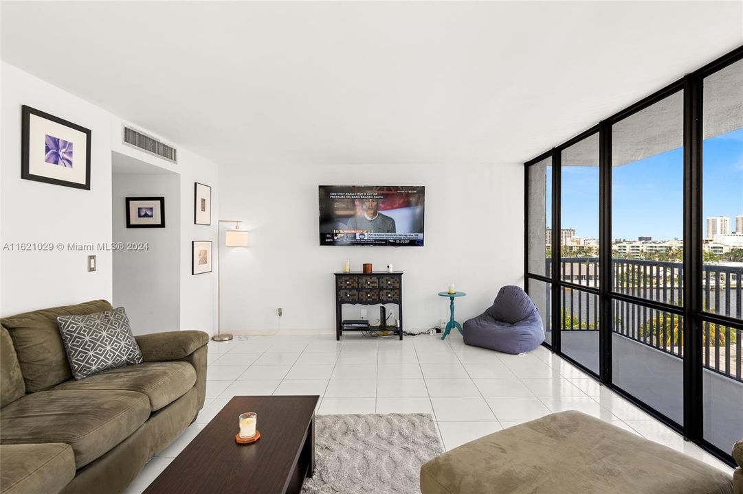 Vendido Recientemente: $425,000 (2 camas, 2 baños, 1360 Pies cuadrados)