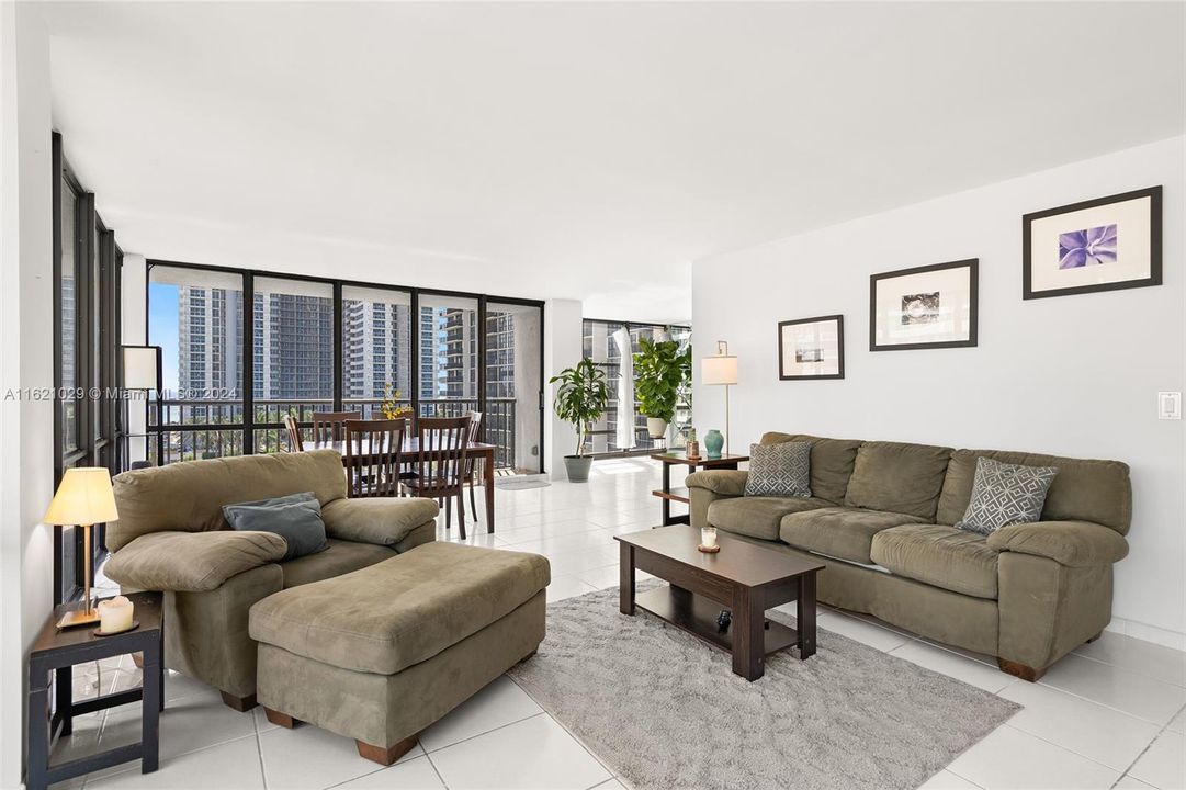 Vendido Recientemente: $425,000 (2 camas, 2 baños, 1360 Pies cuadrados)