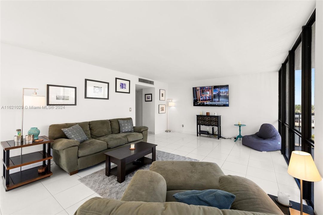 Vendido Recientemente: $425,000 (2 camas, 2 baños, 1360 Pies cuadrados)