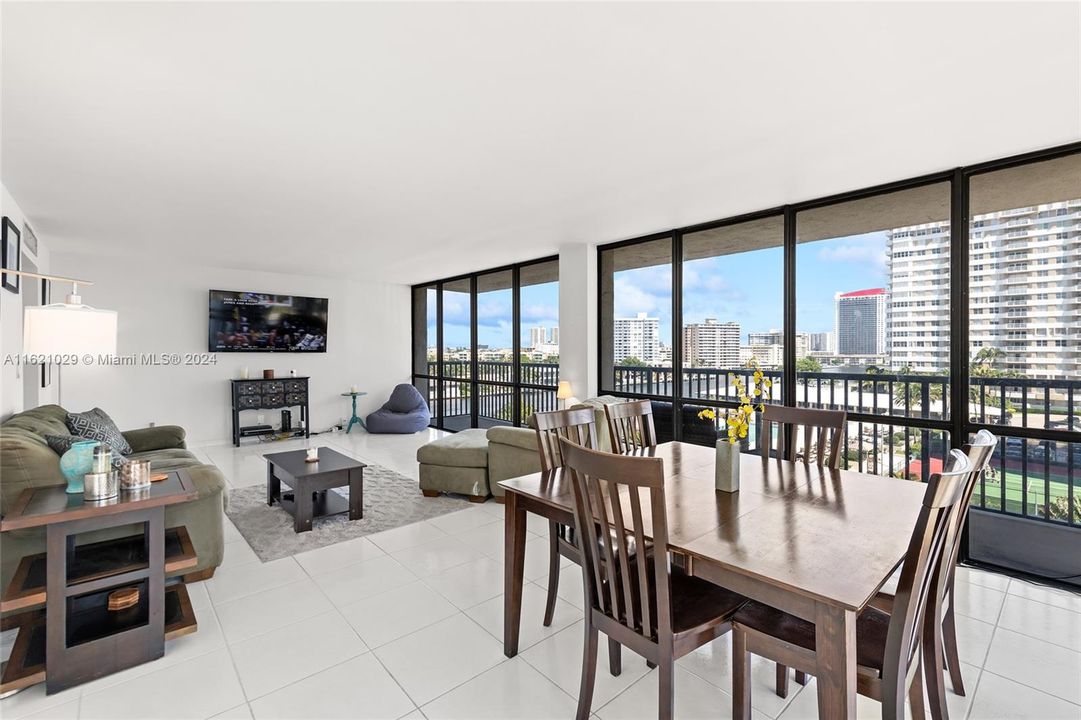 Vendido Recientemente: $425,000 (2 camas, 2 baños, 1360 Pies cuadrados)