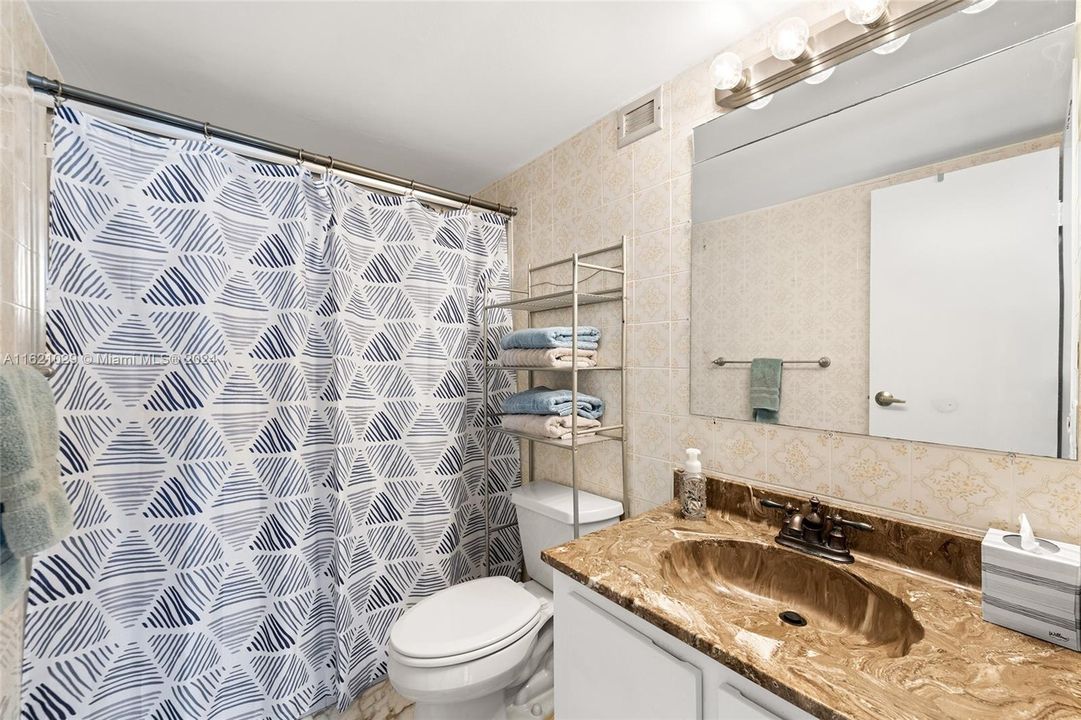 Vendido Recientemente: $425,000 (2 camas, 2 baños, 1360 Pies cuadrados)