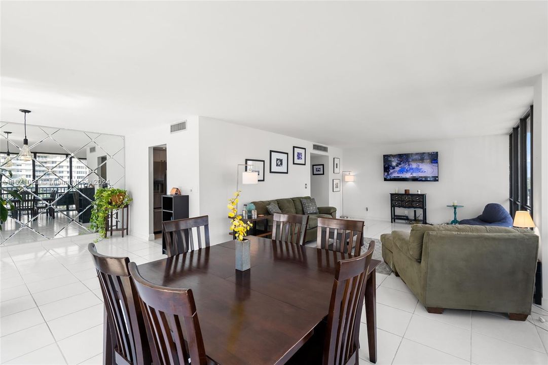 Vendido Recientemente: $425,000 (2 camas, 2 baños, 1360 Pies cuadrados)