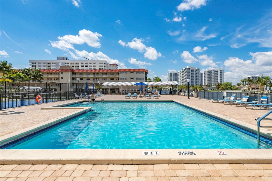 Vendido Recientemente: $425,000 (2 camas, 2 baños, 1360 Pies cuadrados)